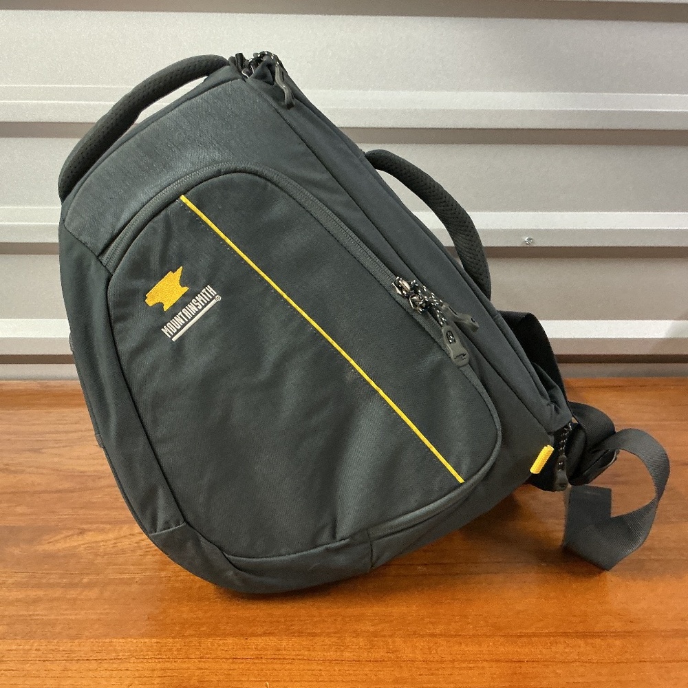 Mountainsmith Descent Black Nylon Sling Camera Pack Bag Adjustable Compartment